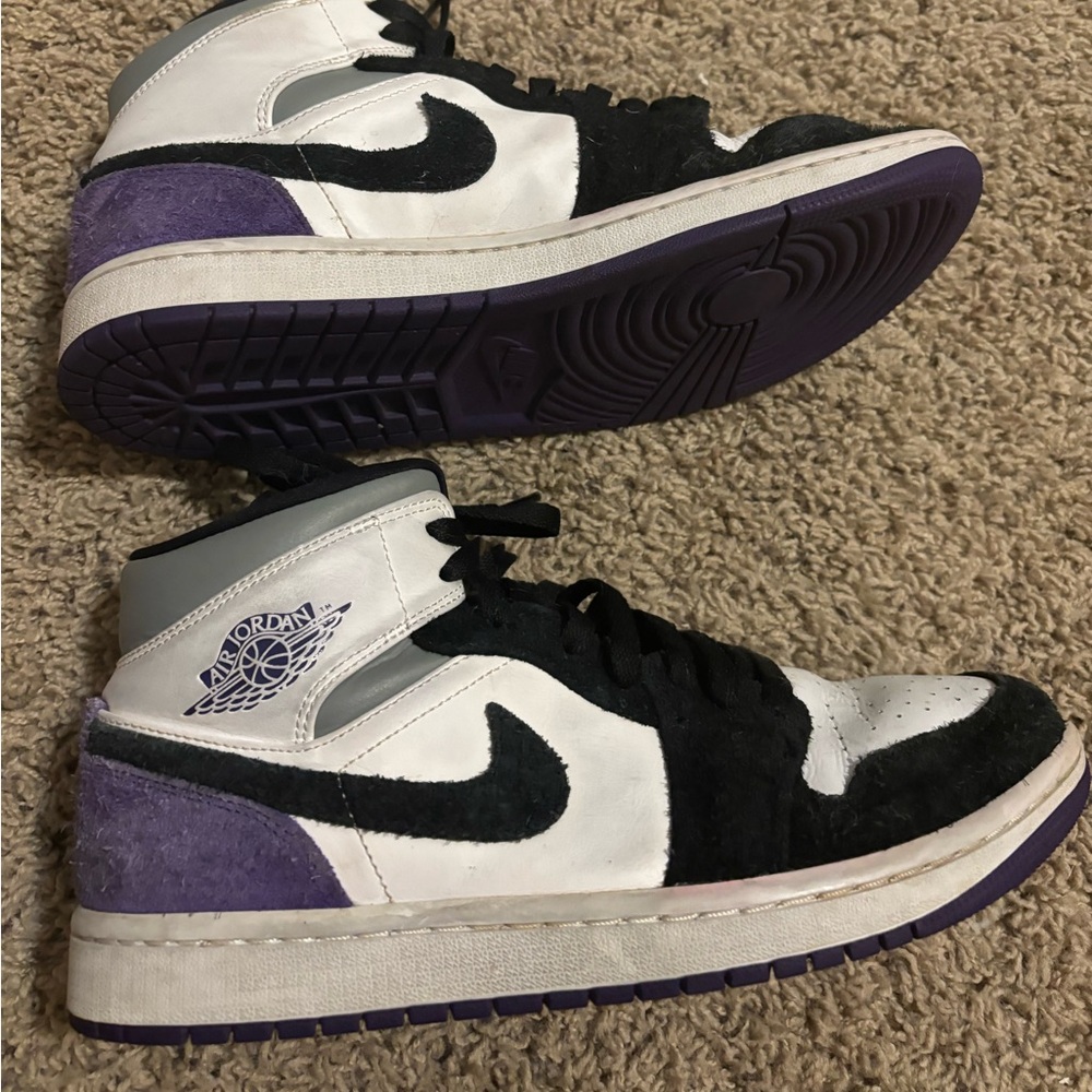 Previously loved woman’s size 8 Jordan 1’s